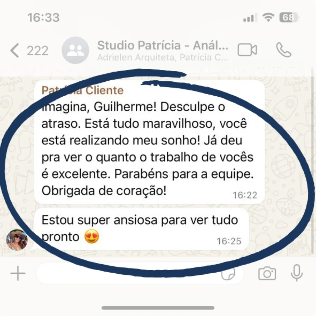 Screenshot de conversa no WhatsApp com feedback positivo de cliente sobre reforma