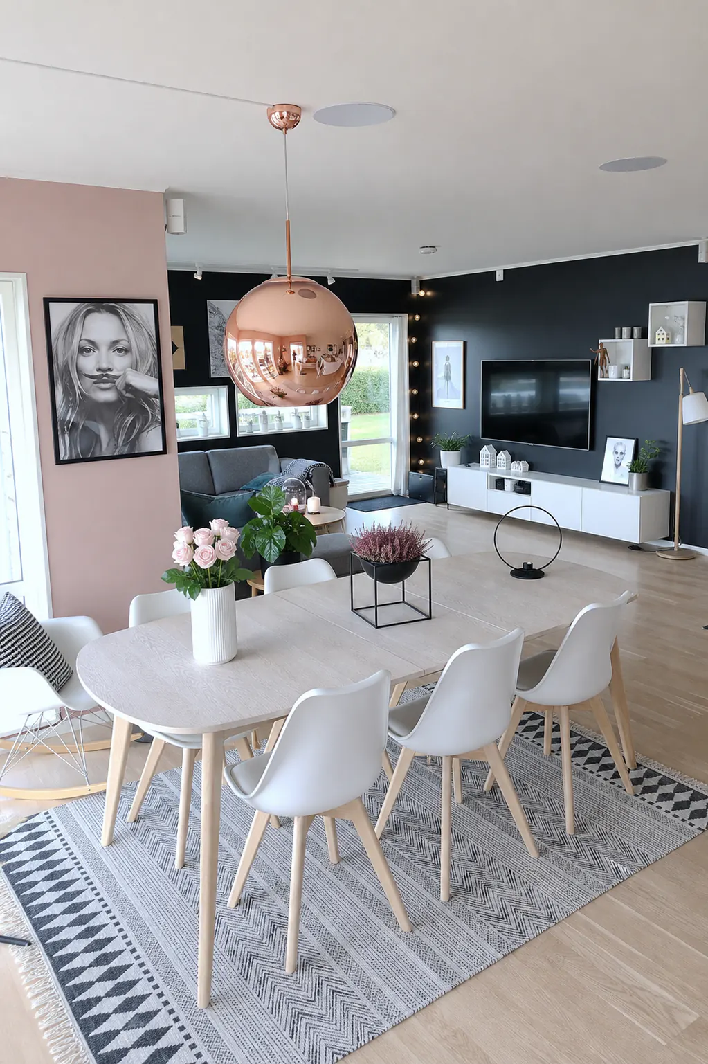 Sala de estar e jantar reformada com decoração moderna e ambientes integrados